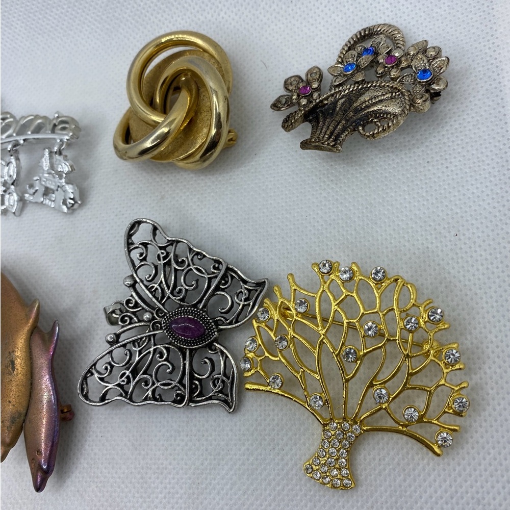 Assorted Brooch Collection - Picture 6 of 9